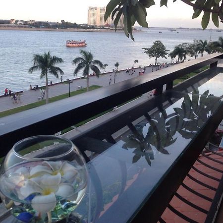 New Season Riverside Hotel Phnom Pen Exterior foto