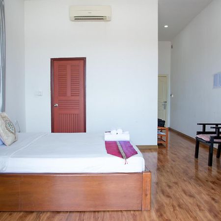 New Season Riverside Hotel Phnom Pen Exterior foto