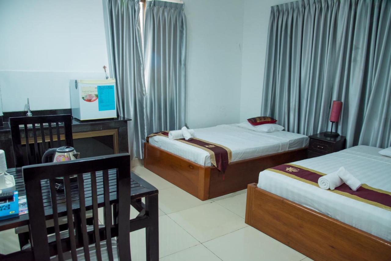 New Season Riverside Hotel Phnom Pen Exterior foto
