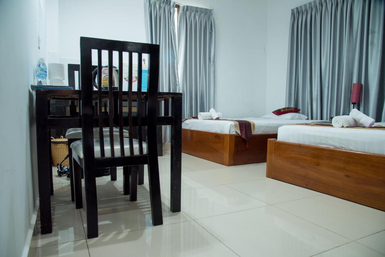 New Season Riverside Hotel Phnom Pen Exterior foto