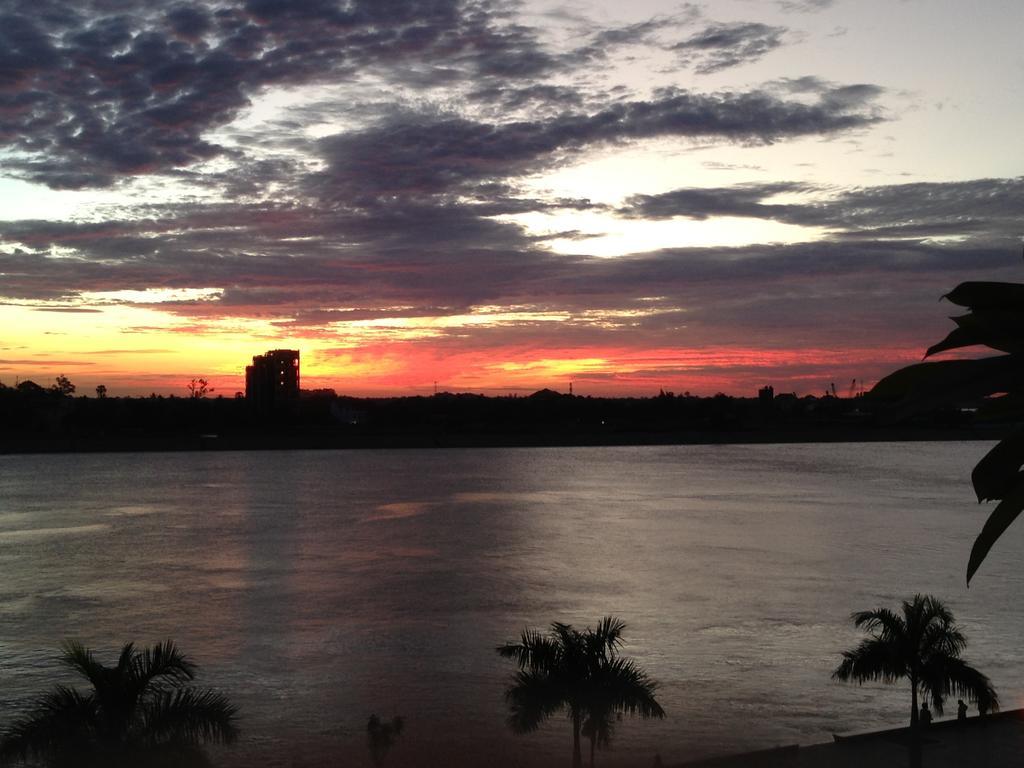 New Season Riverside Hotel Phnom Pen Exterior foto