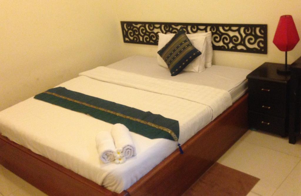 New Season Riverside Hotel Phnom Pen Exterior foto