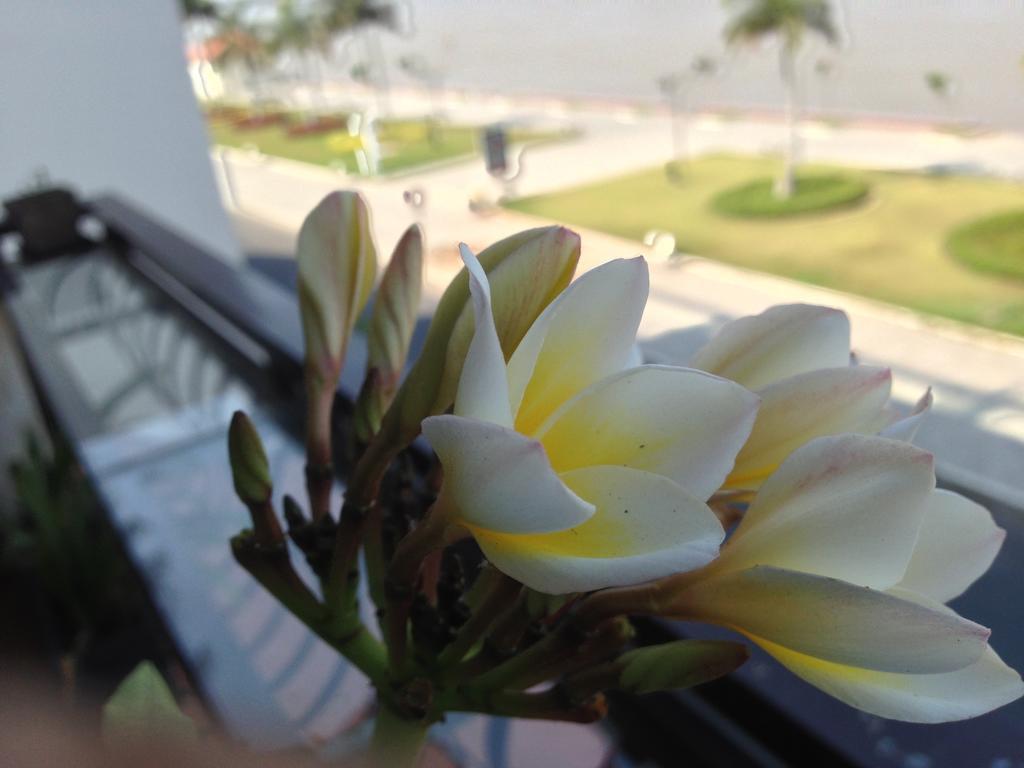 New Season Riverside Hotel Phnom Pen Exterior foto