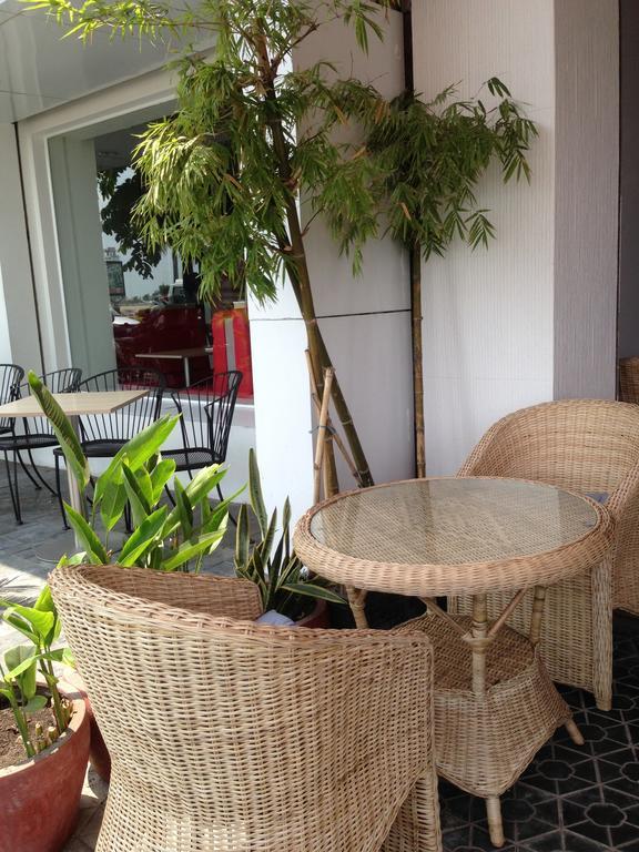 New Season Riverside Hotel Phnom Pen Exterior foto