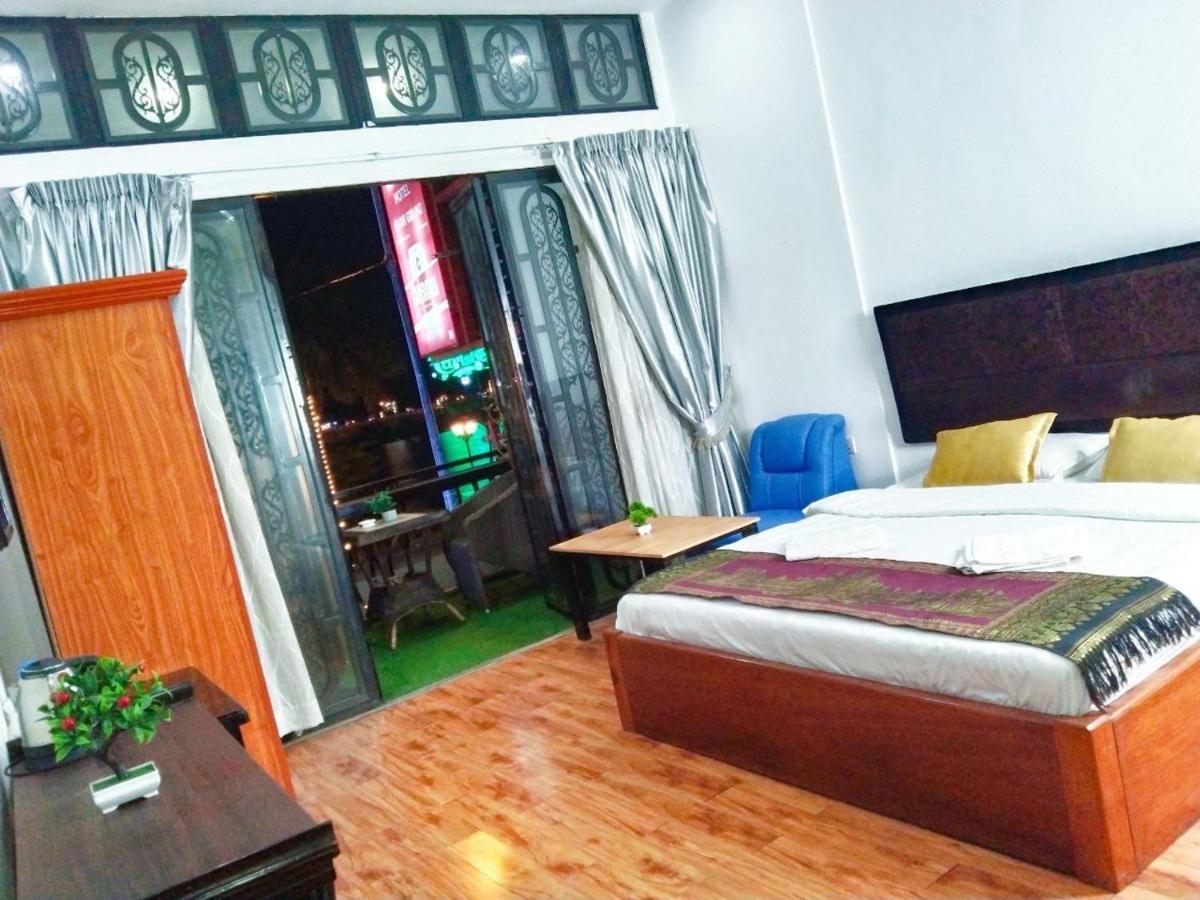 New Season Riverside Hotel Phnom Pen Exterior foto
