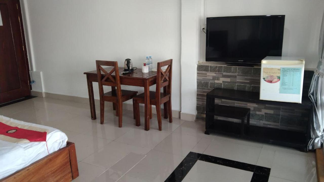 New Season Riverside Hotel Phnom Pen Exterior foto