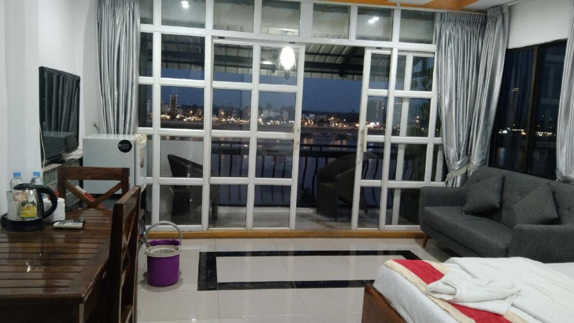New Season Riverside Hotel Phnom Pen Exterior foto