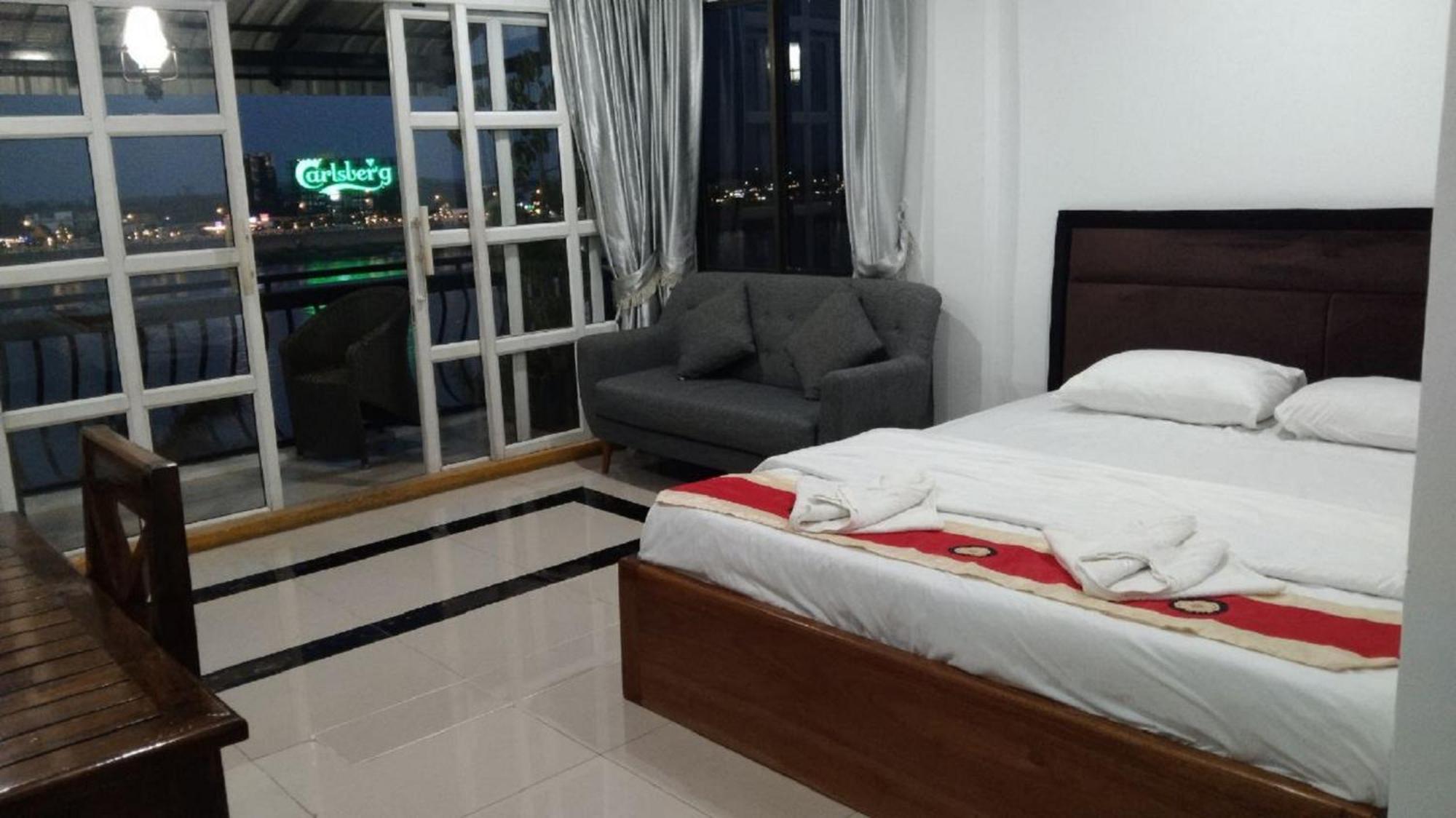New Season Riverside Hotel Phnom Pen Exterior foto