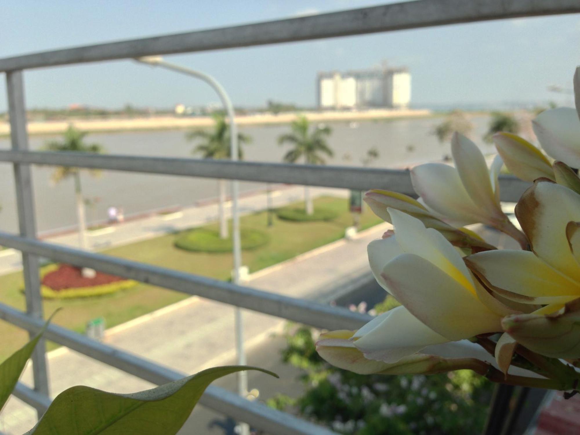 New Season Riverside Hotel Phnom Pen Exterior foto
