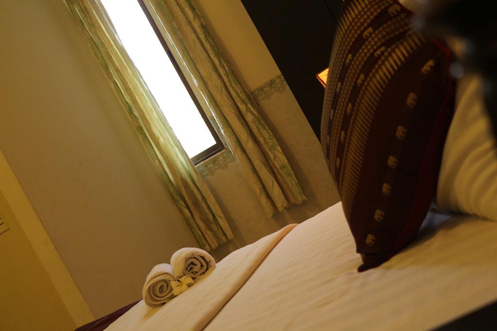 New Season Riverside Hotel Phnom Pen Exterior foto