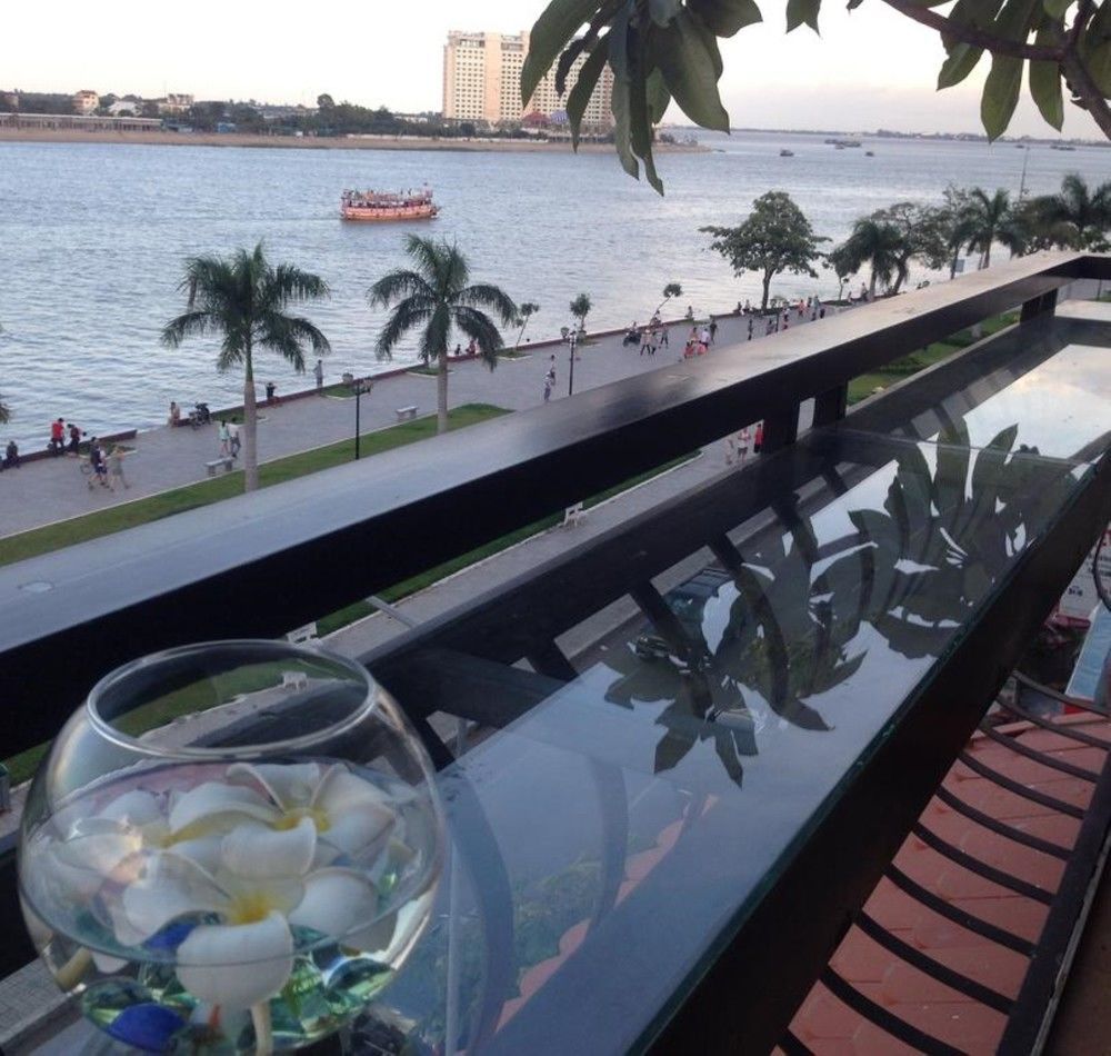 New Season Riverside Hotel Phnom Pen Exterior foto