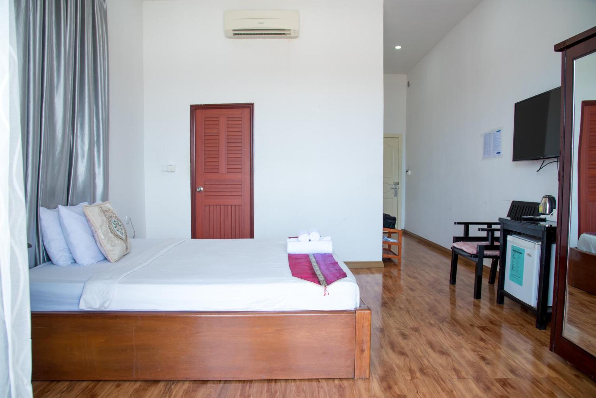 New Season Riverside Hotel Phnom Pen Exterior foto