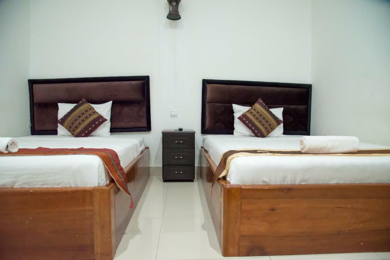 New Season Riverside Hotel Phnom Pen Exterior foto
